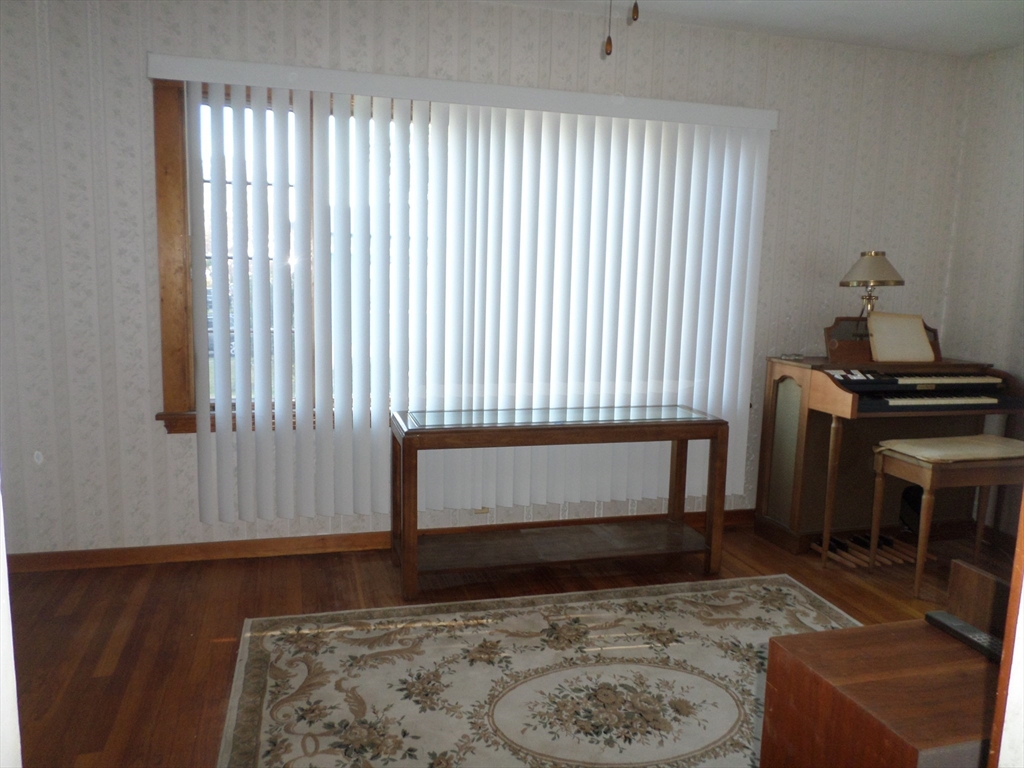 Saugus, Massachusetts, 01906, United States, 3 Bedrooms Bedrooms, ,2 BathroomsBathrooms,Residential,For Sale,1983401