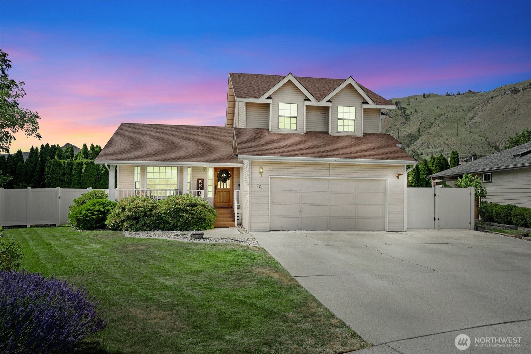 Wenatchee, Washington, 98801, United States, 3 Bedrooms Bedrooms, ,2 BathroomsBathrooms,Residential,For Sale,1939564