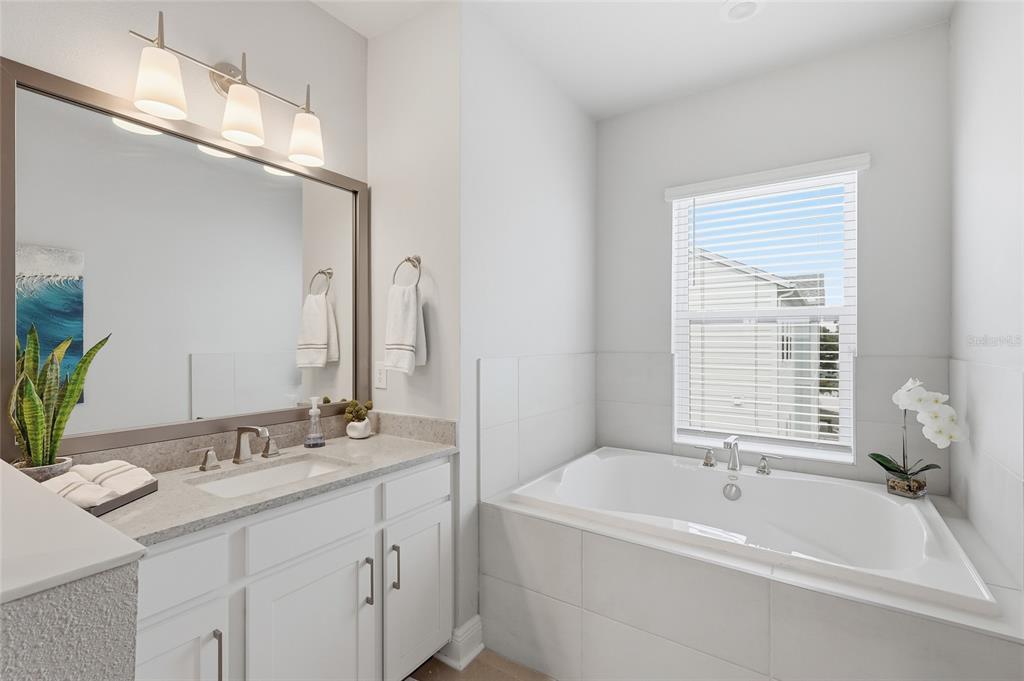 Sarasota, Florida, 34237, United States, 3 Bedrooms Bedrooms, ,4 BathroomsBathrooms,Residential,For Sale,1989213