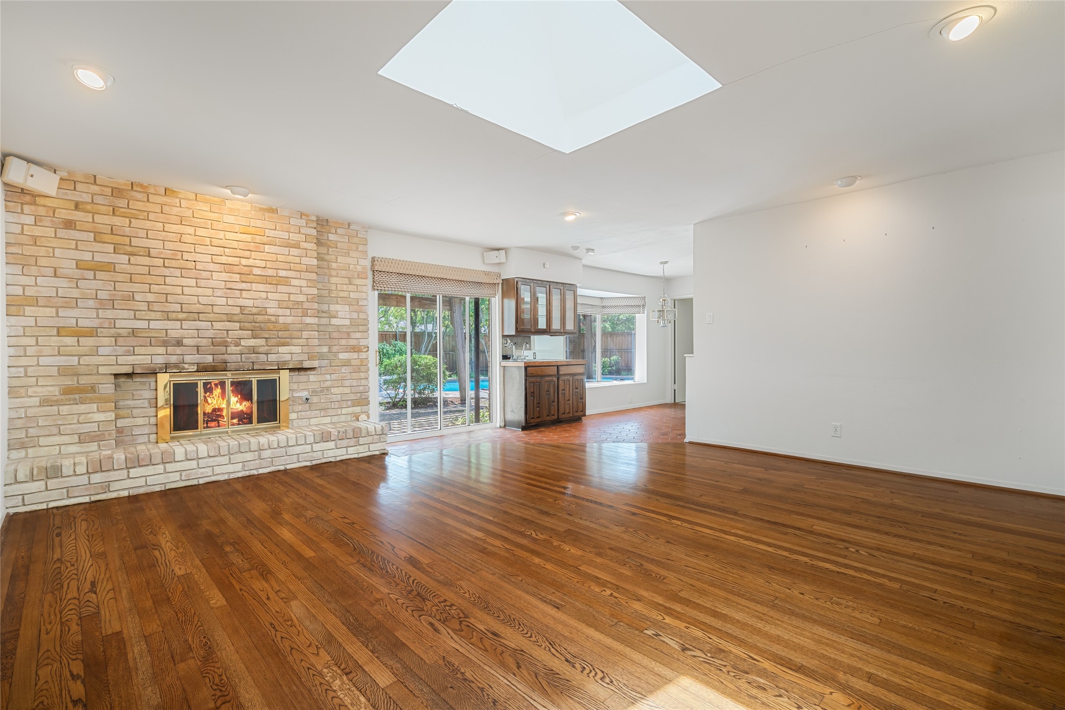 Dallas, Texas, 75244, United States, 4 Bedrooms Bedrooms, ,2 BathroomsBathrooms,Residential,For Sale,1991036