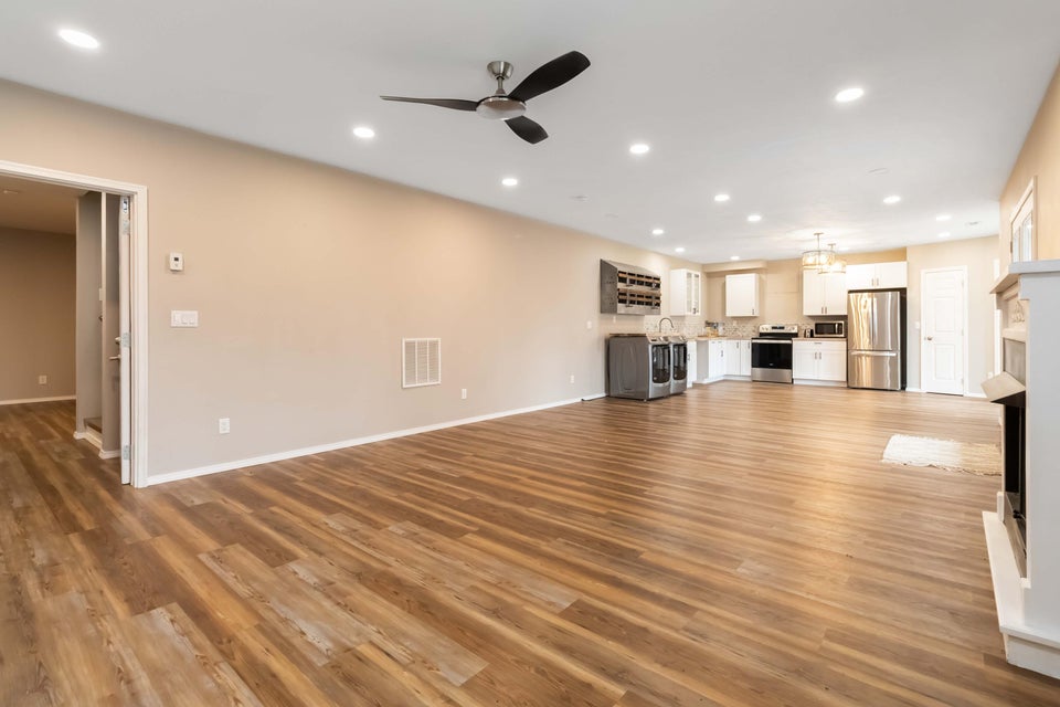 Dunnville, Kentucky, 42528, United States, 6 Bedrooms Bedrooms, ,5 BathroomsBathrooms,Residential,For Sale,1998018