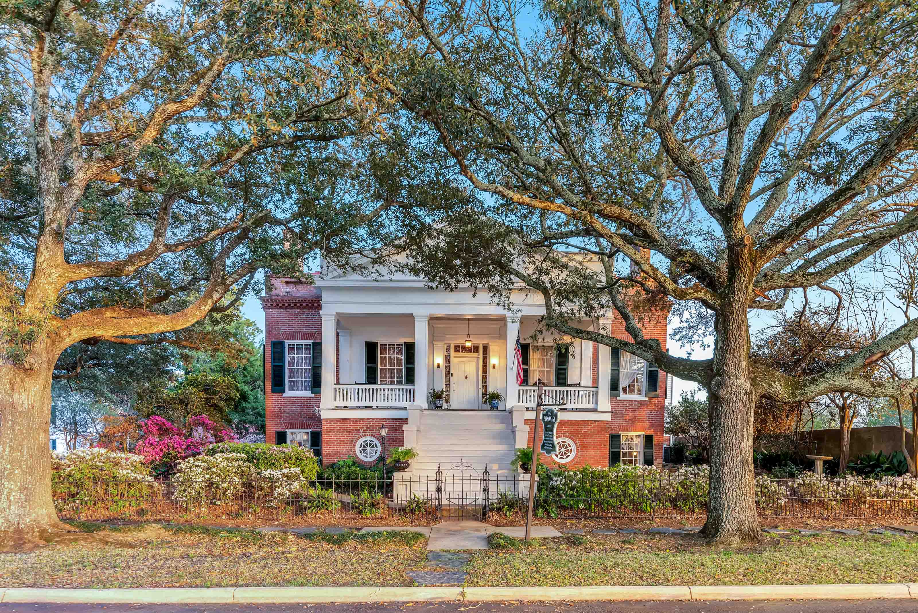 Broadway St, Natchez, MS 39120