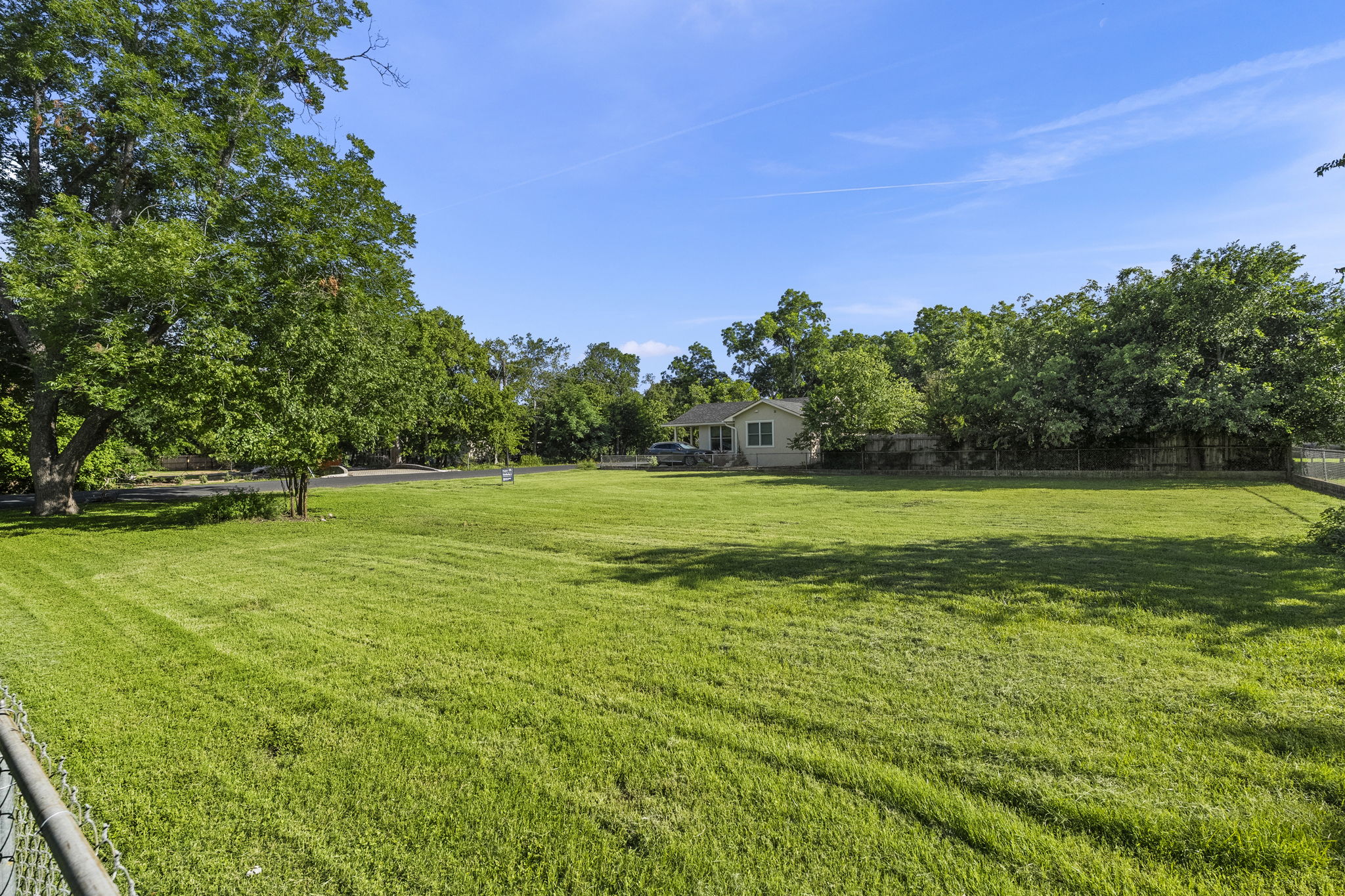  501 West Creek Street, Fredericksburg, TX 78624 - 物件實景