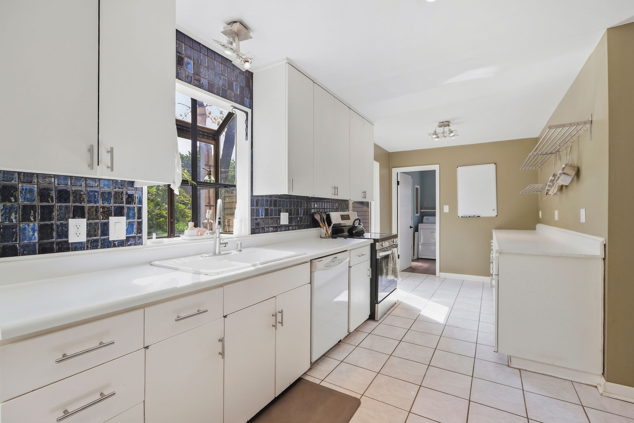 8519 West 69th Terrace, Overland Park, KS 66204 - 物件實景