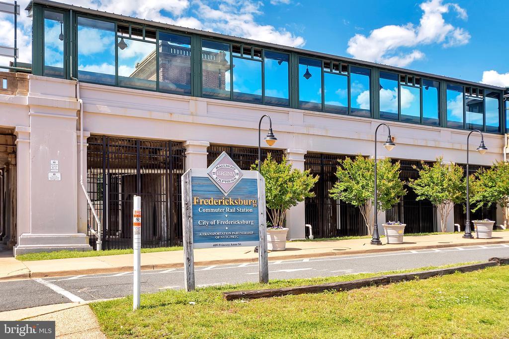 Fredericksburg, Virginia, 22405, United States, 5 Bedrooms Bedrooms, ,4 BathroomsBathrooms,Residential,For Sale,1993434