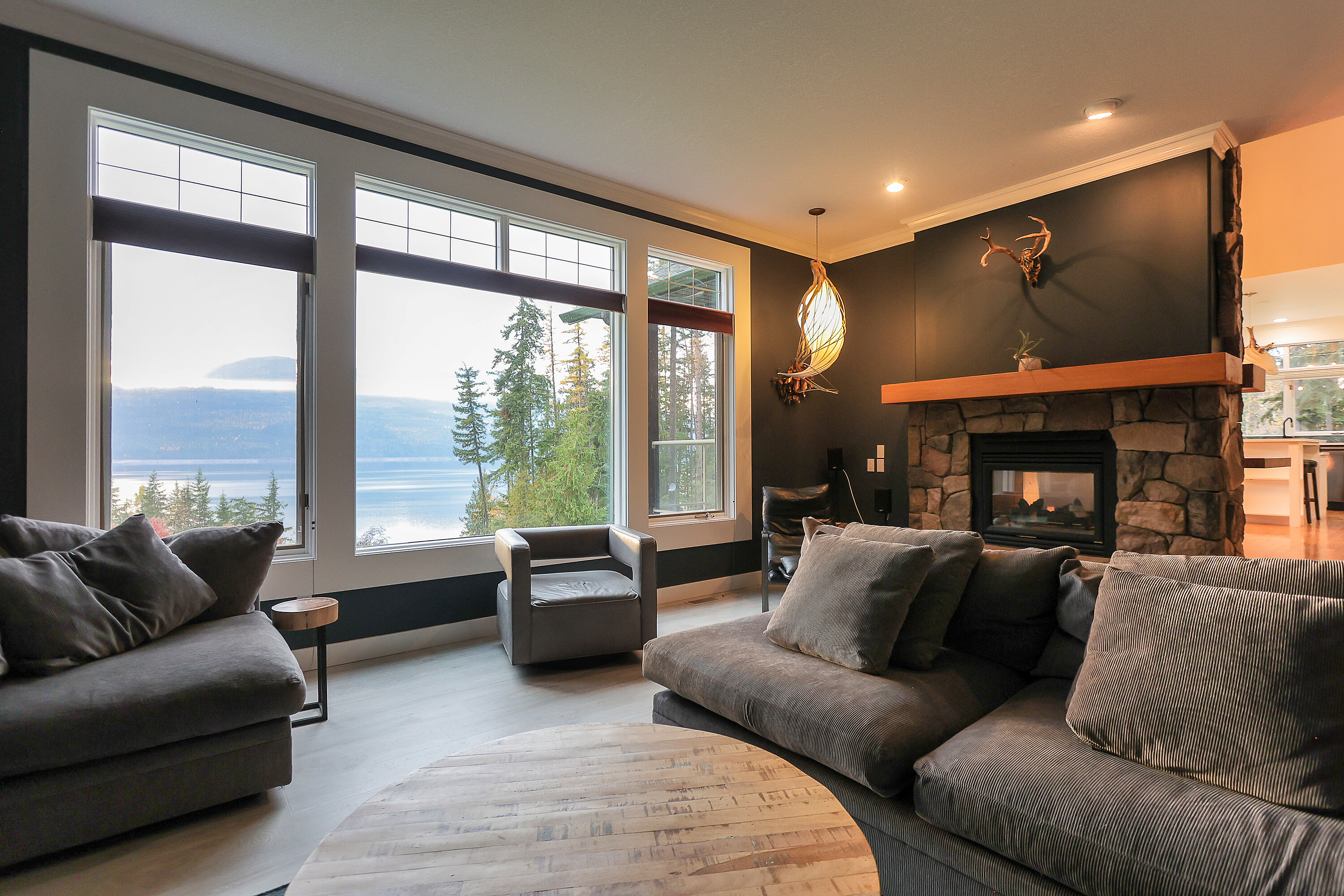  Nakusp Waterfront Estate - 物件實景