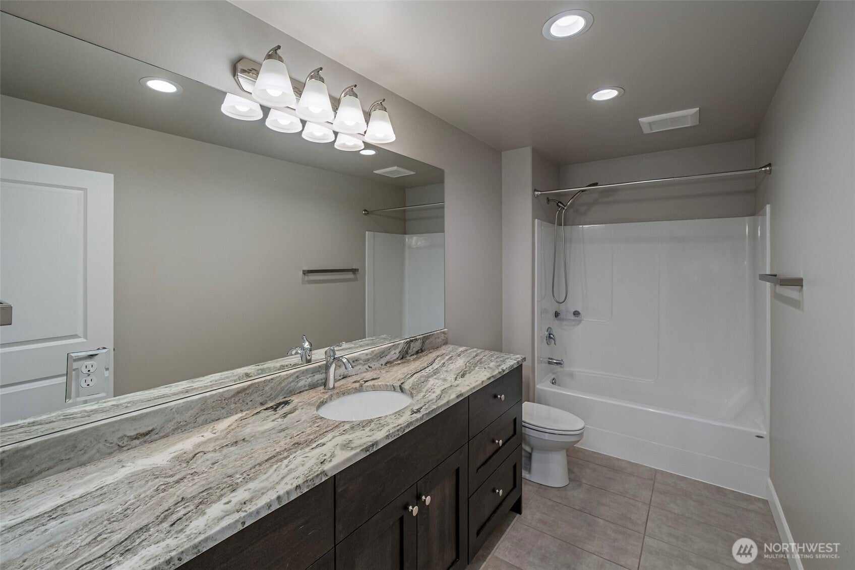 Wenatchee, Washington, 98801, United States, 3 Bedrooms Bedrooms, ,3 BathroomsBathrooms,Residential,For Sale,1998254