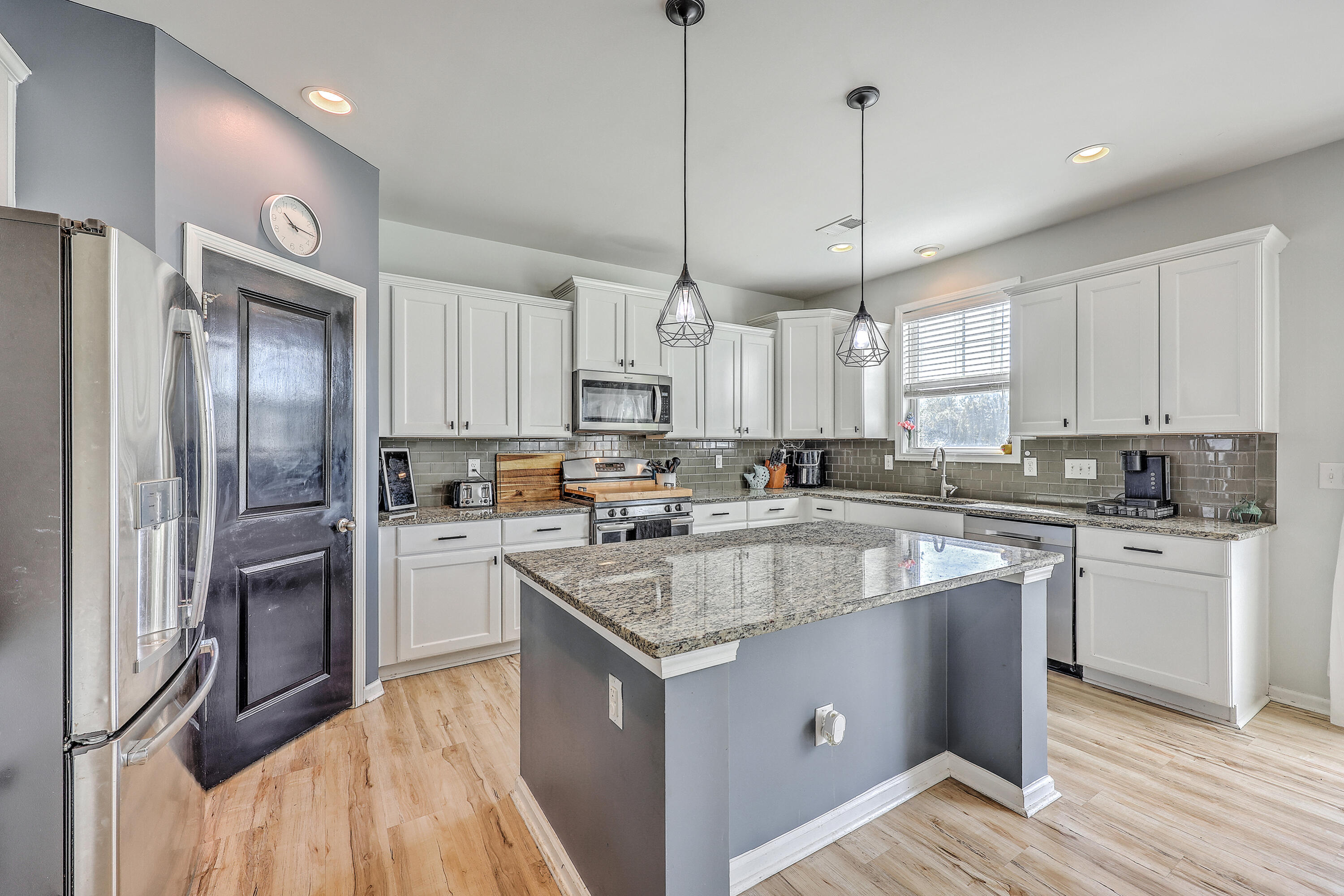 Hanahan, South Carolina, 29410, United States, 5 Bedrooms Bedrooms, ,3 BathroomsBathrooms,Residential,For Sale,1938024