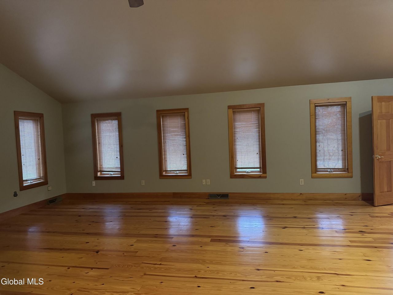 Rexford, New York, 12148, United States, 3 Bedrooms Bedrooms, ,3 BathroomsBathrooms,Residential,For Sale,2001928