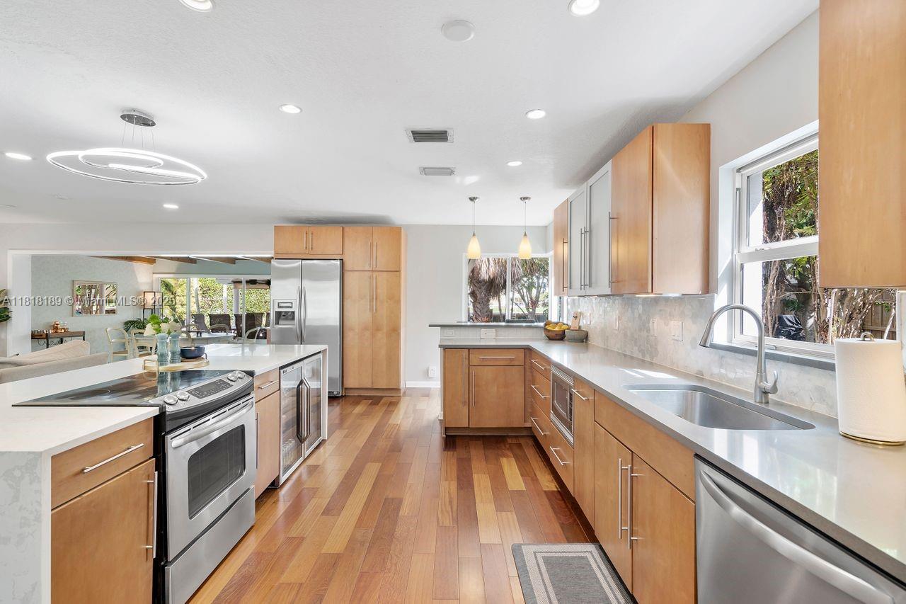Wilton Manors, Florida, 33334, United States, 2 Bedrooms Bedrooms, ,2 BathroomsBathrooms,Residential,For Sale,1846984