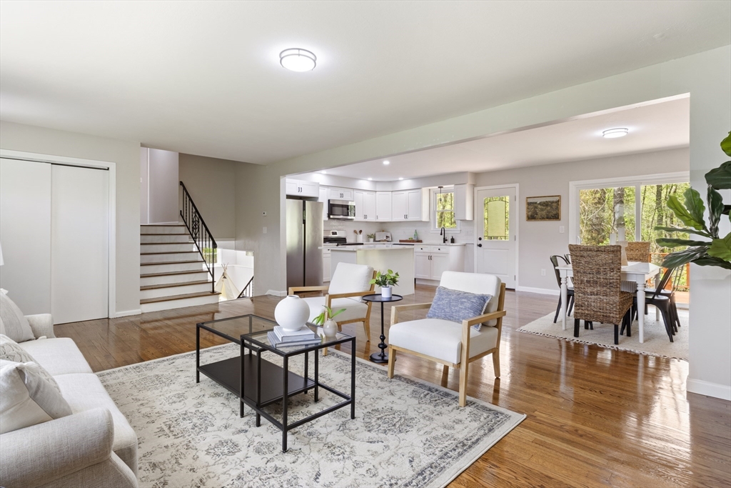 Mansfield, Massachusetts, 02048, United States, 4 Bedrooms Bedrooms, ,2 BathroomsBathrooms,Residential,For Sale,1942588