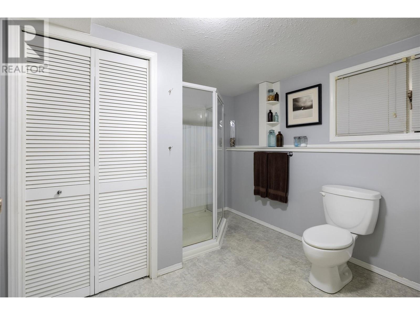 SPALLUMCHEEN, British Columbia, V4Y 0S8, CA, 5 Bedrooms Bedrooms, ,2 BathroomsBathrooms,Residential,For Sale,1950720