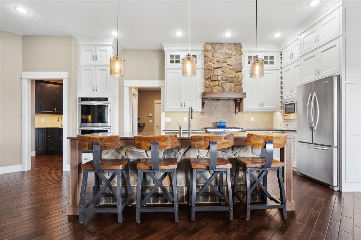 Vinton, Iowa, 52349, United States, 5 Bedrooms Bedrooms, ,6 BathroomsBathrooms,Residential,For Sale,1980405