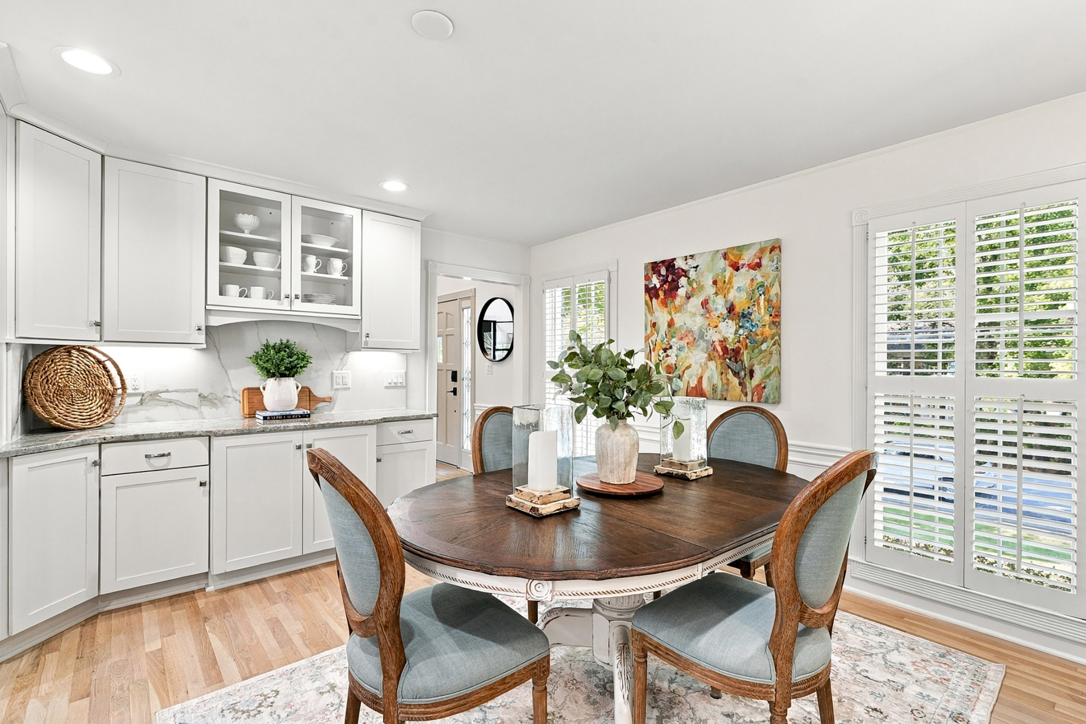  Classic Colonial Charm Meets Beautifully Updated Interiors - 物件實景