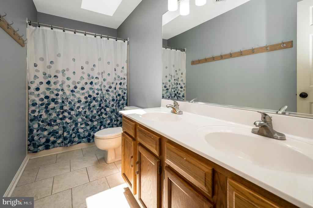 Stafford, Virginia, 22554, United States, 5 Bedrooms Bedrooms, ,4 BathroomsBathrooms,Residential,For Sale,1938309