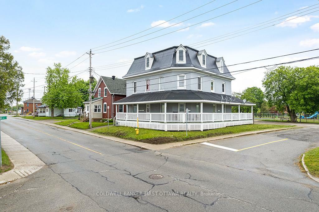 SMITHS FALLS, Ontario, K7A 2Z5, CA, 8 Bedrooms Bedrooms, ,Residential,For Sale,1866562