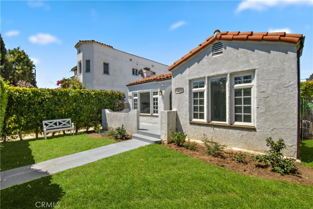 Los Angeles, California, 90019, United States, ,Residential,For Sale,1938250