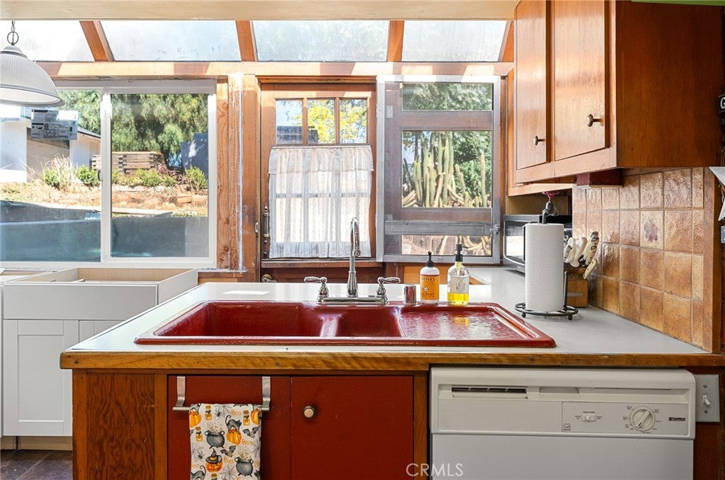 Banning, California, 92220, United States, 6 Bedrooms Bedrooms, ,4 BathroomsBathrooms,Residential,For Sale,1977497