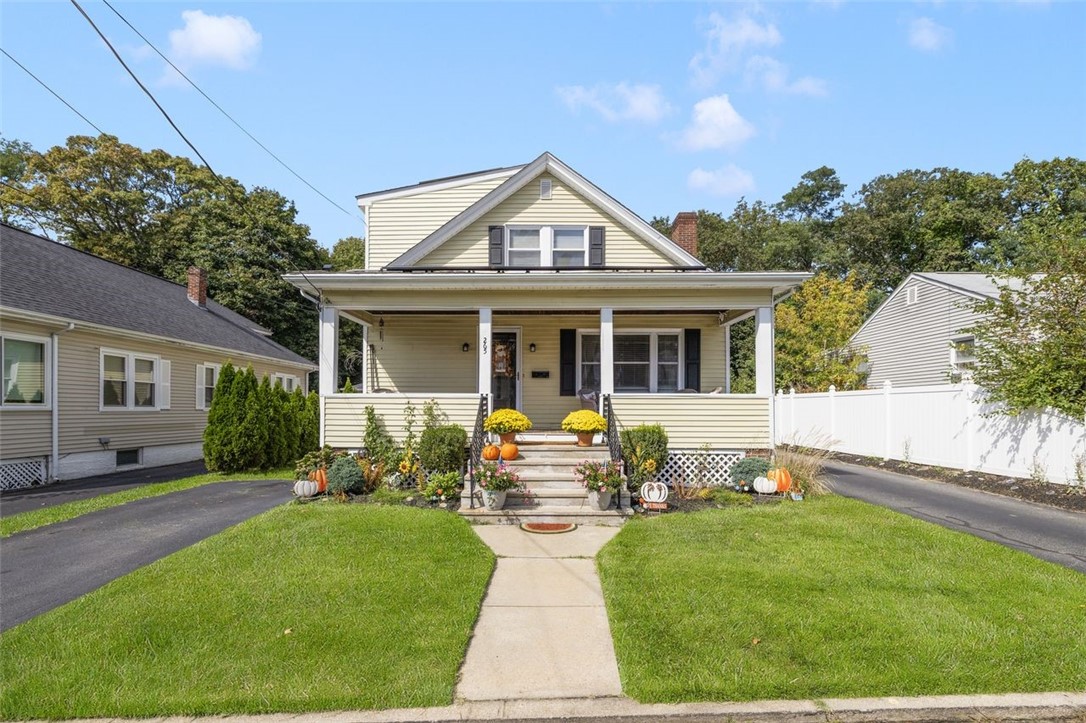 Cranston, Rhode Island, 02910, United States, 3 Bedrooms Bedrooms, ,3 BathroomsBathrooms,Residential,For Sale,1969292