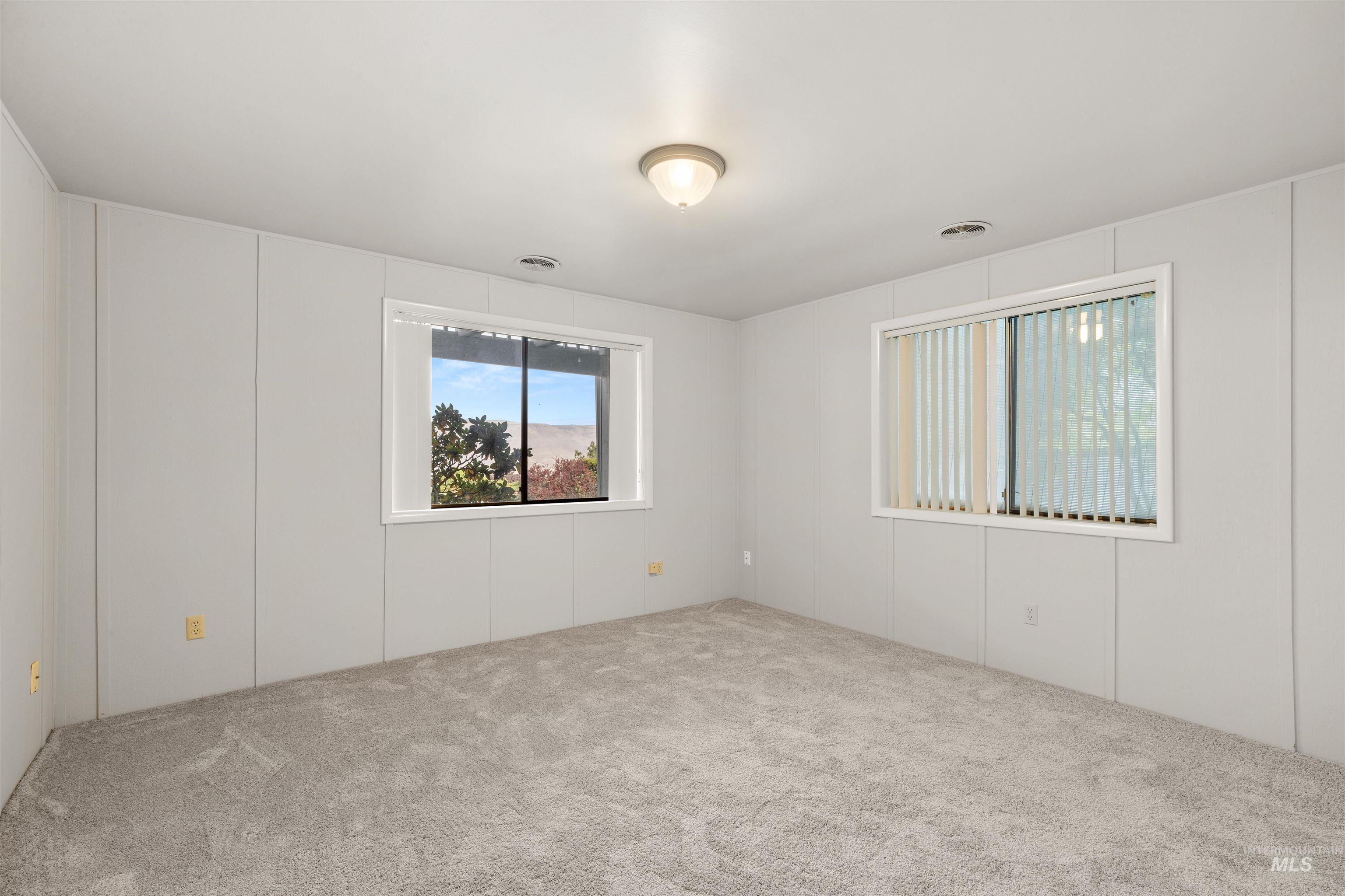 Lewiston, Idaho, 83501, United States, 4 Bedrooms Bedrooms, ,Residential,For Sale,1862440