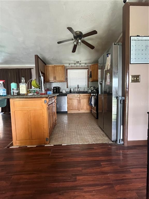 Warwick, Rhode Island, 02889, United States, 6 Bedrooms Bedrooms, ,2 BathroomsBathrooms,Residential,For Sale,1914359