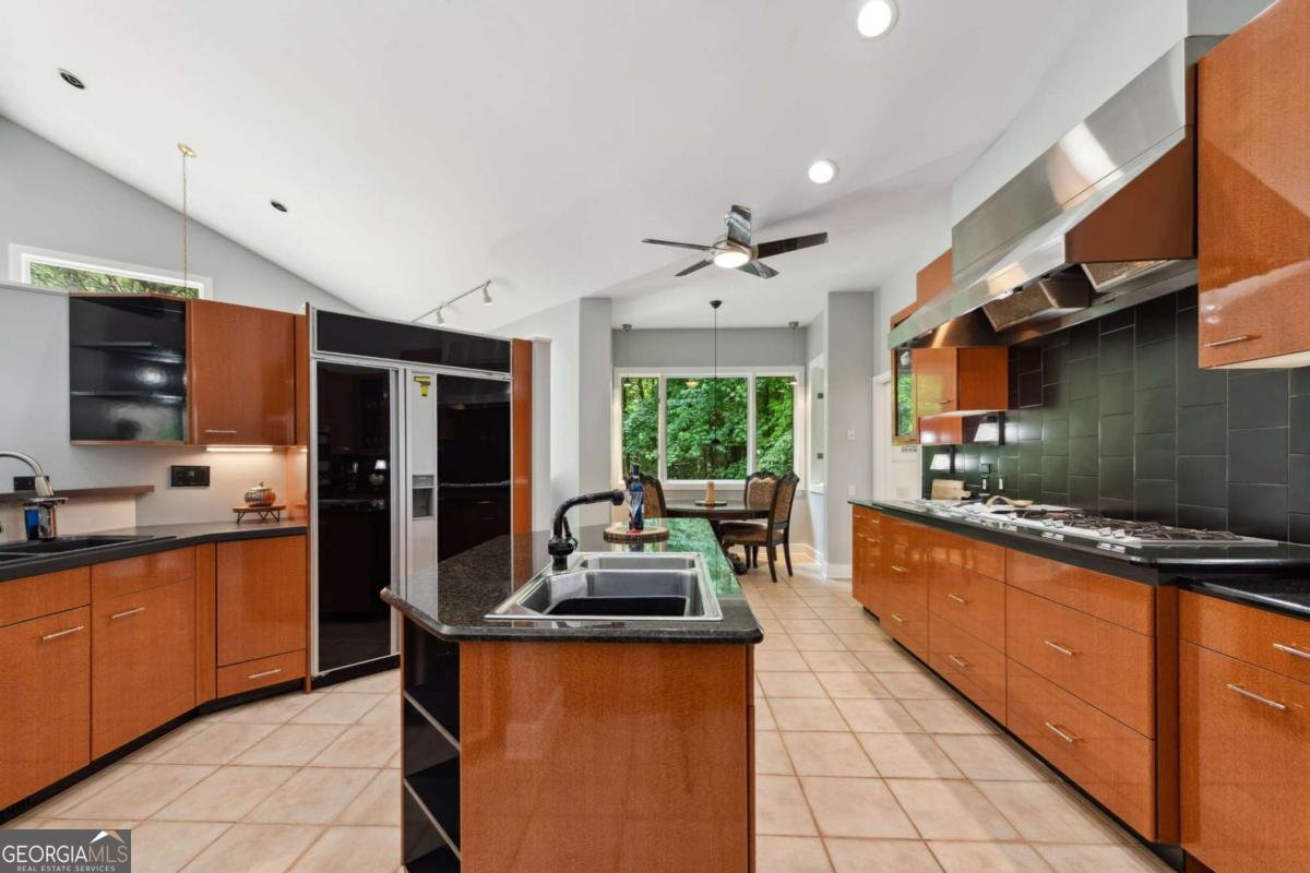 Ellijay, Georgia, 30540, United States, 5 Bedrooms Bedrooms, ,5 BathroomsBathrooms,Residential,For Sale,2016295