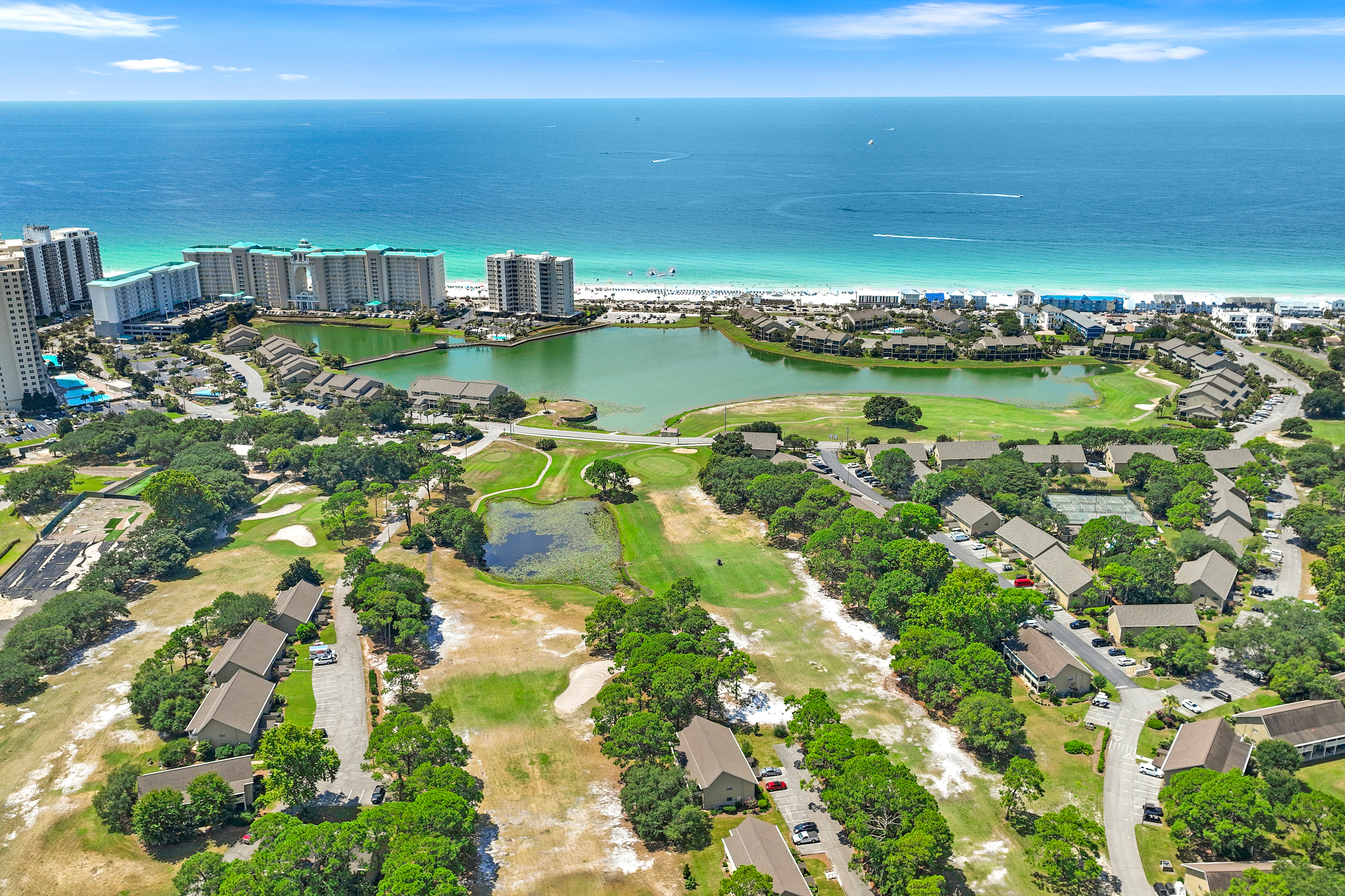  Private End-Unit Villa Offering Golf Views & Resort Living - 物件實景