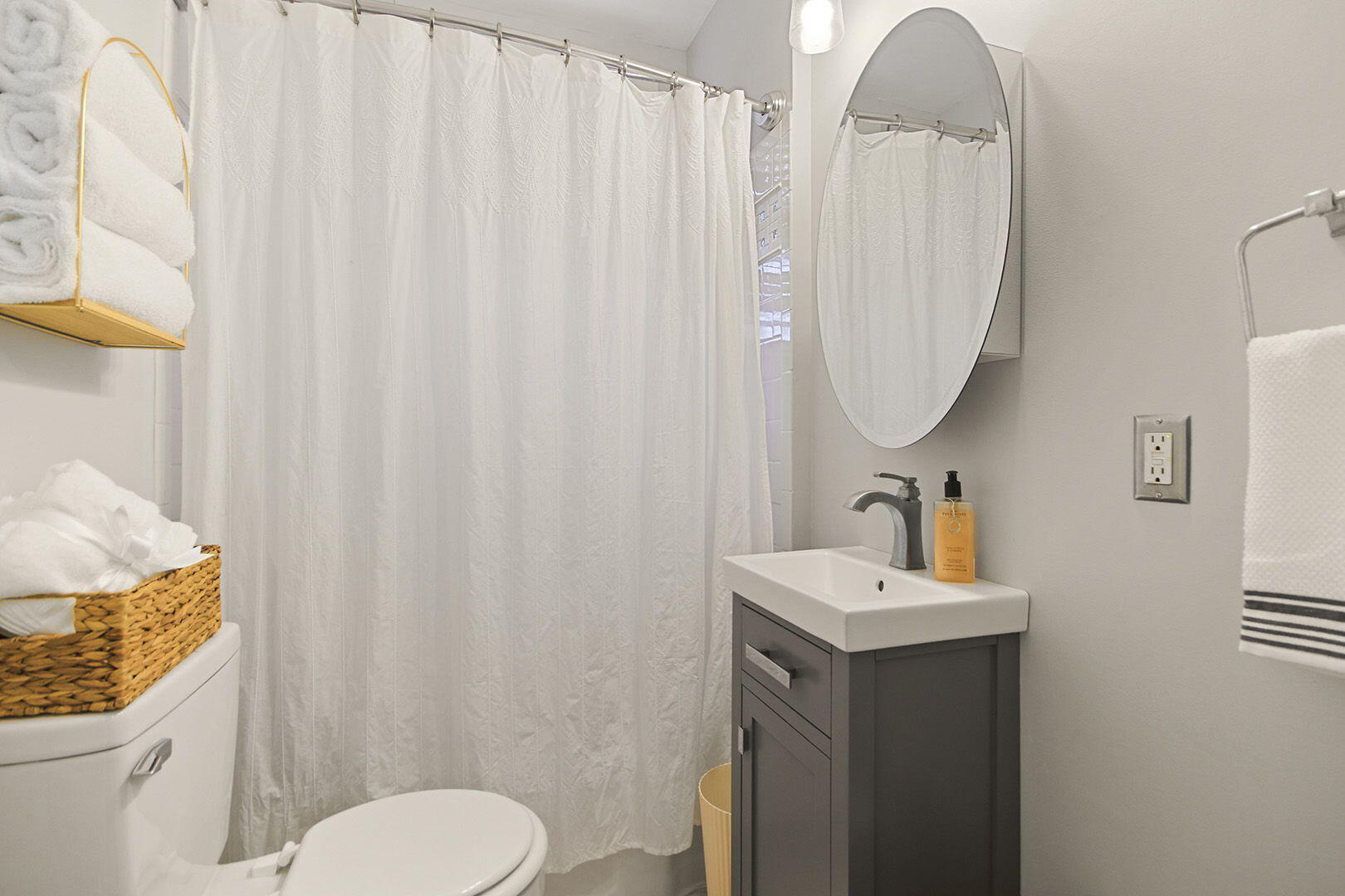 MOBERLY, Missouri, 65270, United States, 5 Bedrooms Bedrooms, ,5 BathroomsBathrooms,Residential,For Sale,2009284