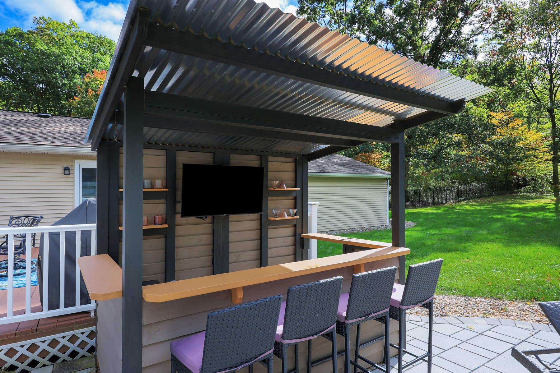  Inviting Ranch Home Offers Exceptional Indoor-Outdoor Entertainment Spaces - 物件實景