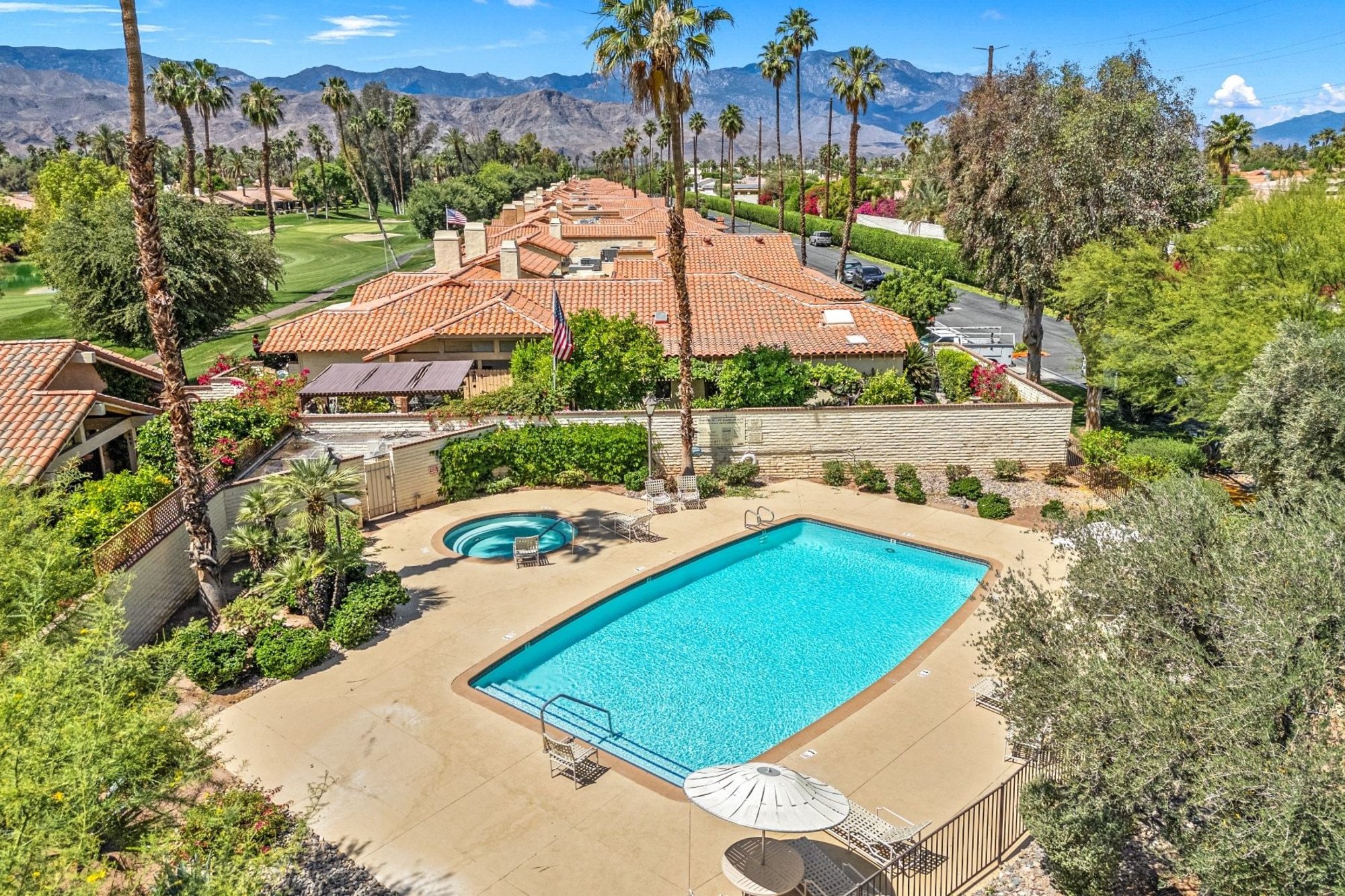  Luxury Remodel with Panoramic Views - 物件實景