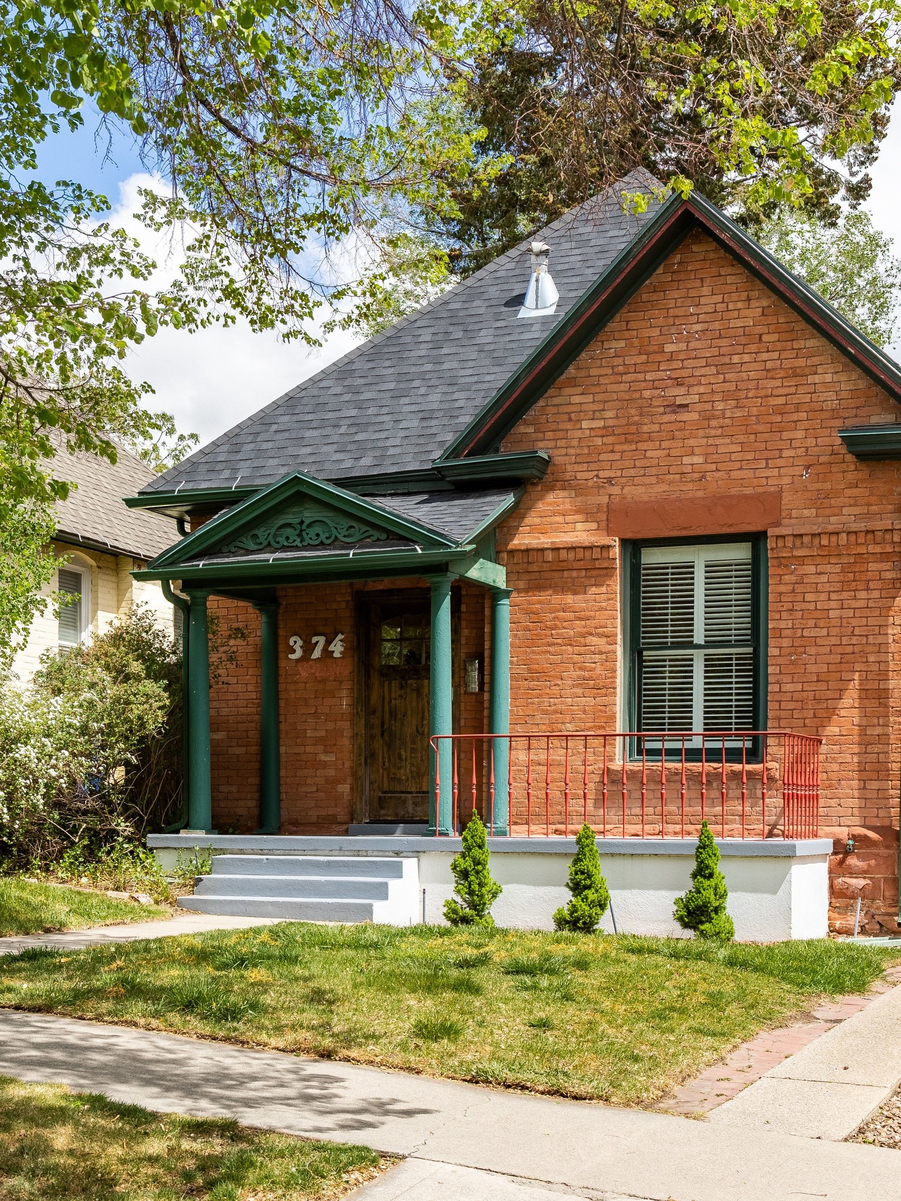  Charming Avenues Home Blending Timeless Character with Everyday Comfort - 物件實景