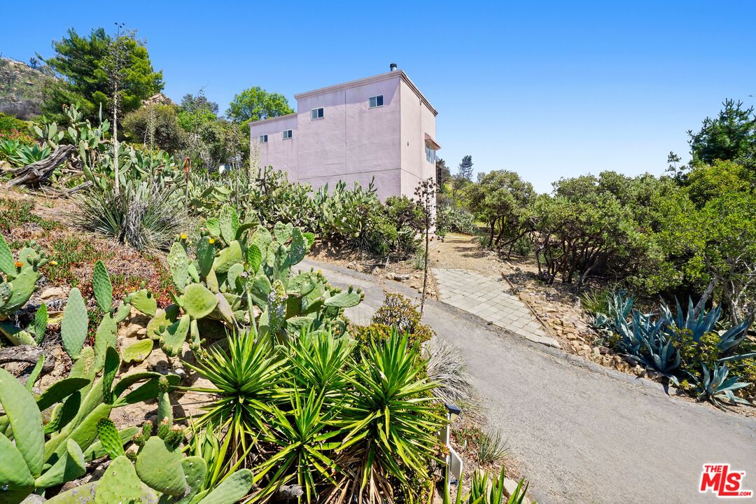 Malibu, California, 90265, United States, 3 Bedrooms Bedrooms, ,3 BathroomsBathrooms,Residential,For Sale,1859463