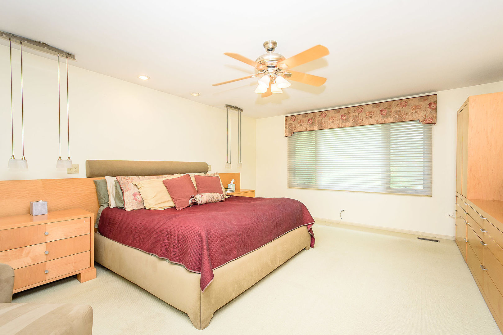 Deerfield, Illinois, 60015, United States, 4 Bedrooms Bedrooms, ,3 BathroomsBathrooms,Residential,For Sale,1866980