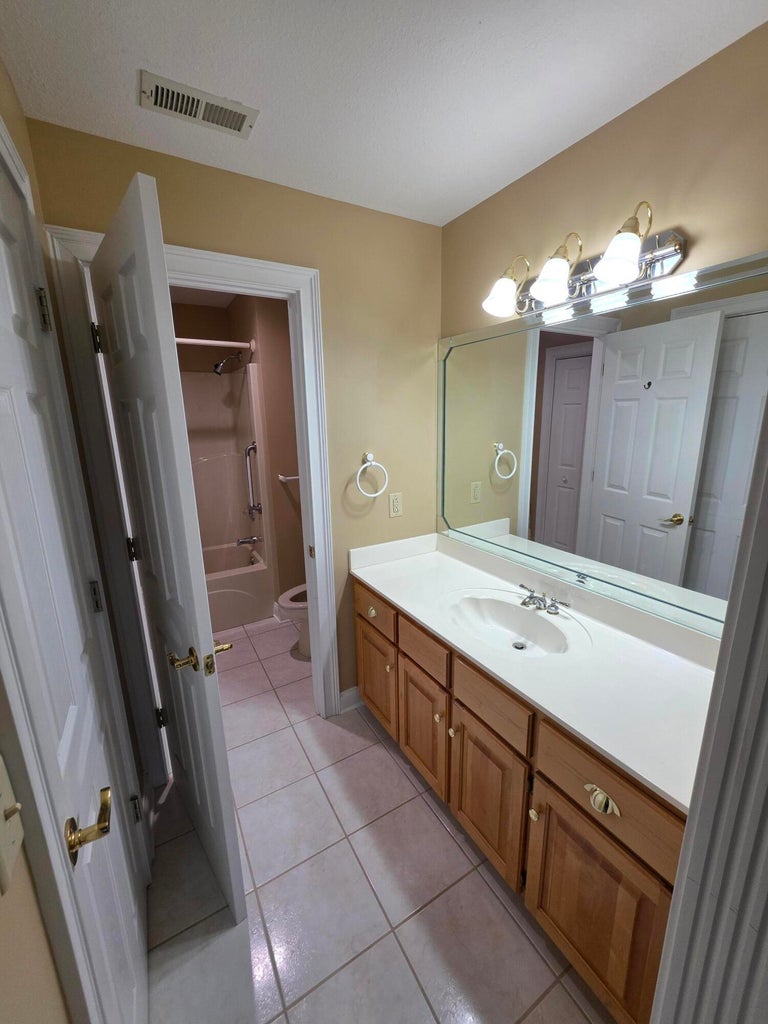 Somerset, Kentucky, 42503, United States, 4 Bedrooms Bedrooms, ,4 BathroomsBathrooms,Residential,For Sale,2048001