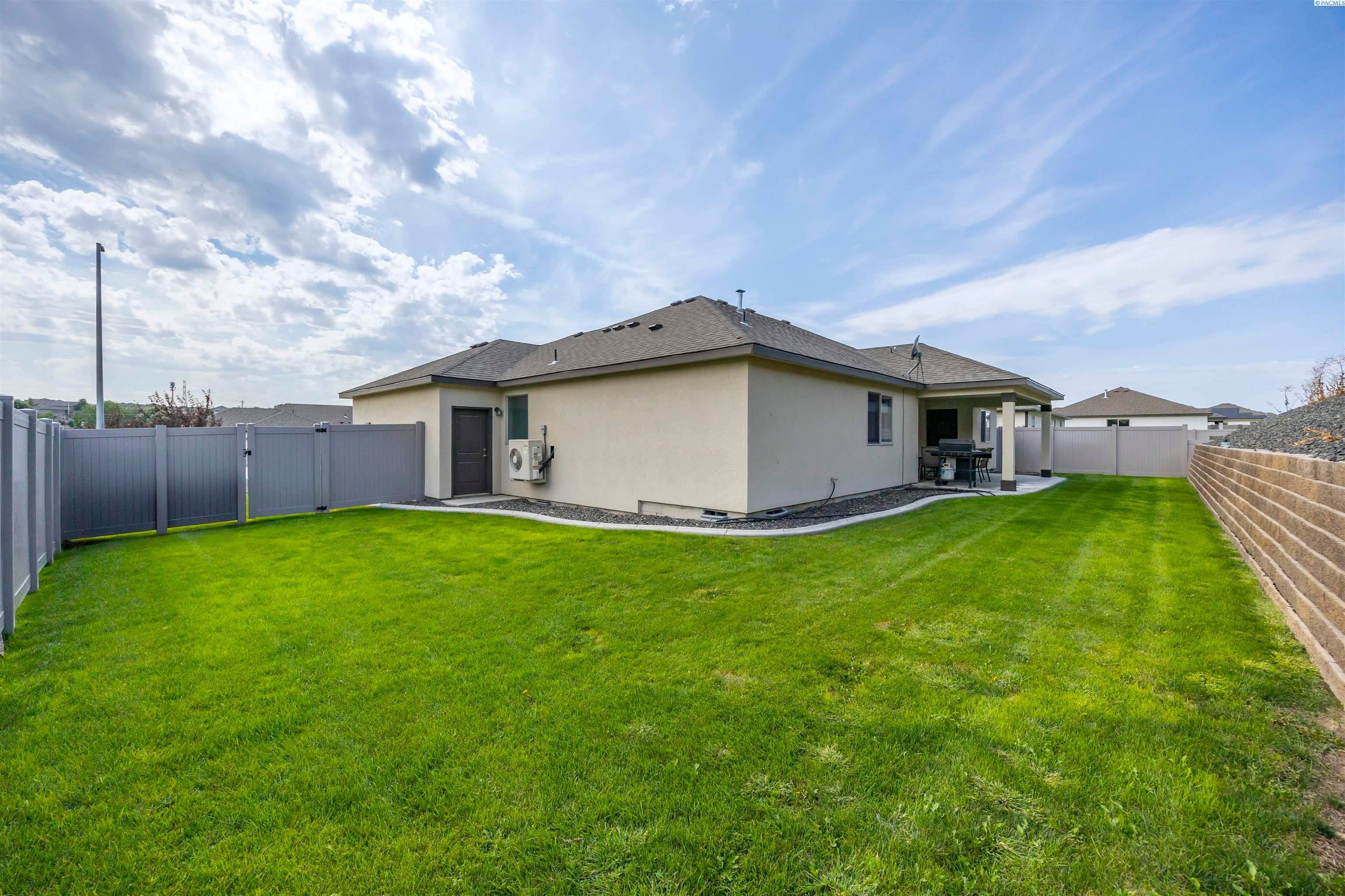 Kennewick, Washington, 99338, United States, 3 Bedrooms Bedrooms, ,2 BathroomsBathrooms,Residential,For Sale,1943089