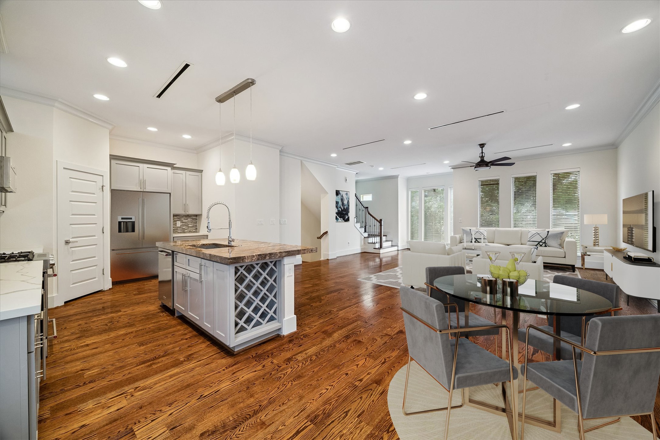  4833 Chenevert Street - 物件實景