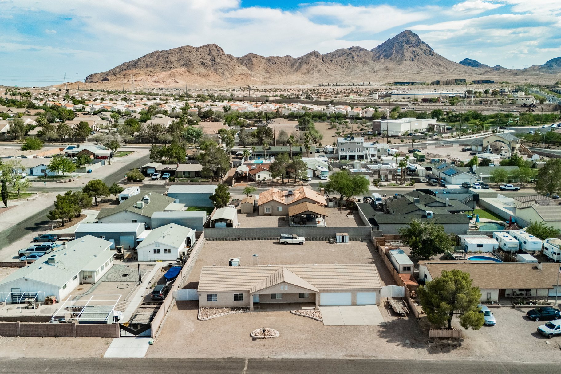  Rare Half Acre Opportunity in Henderson HOA, RV Hookups, Endless Potential - 物件實景