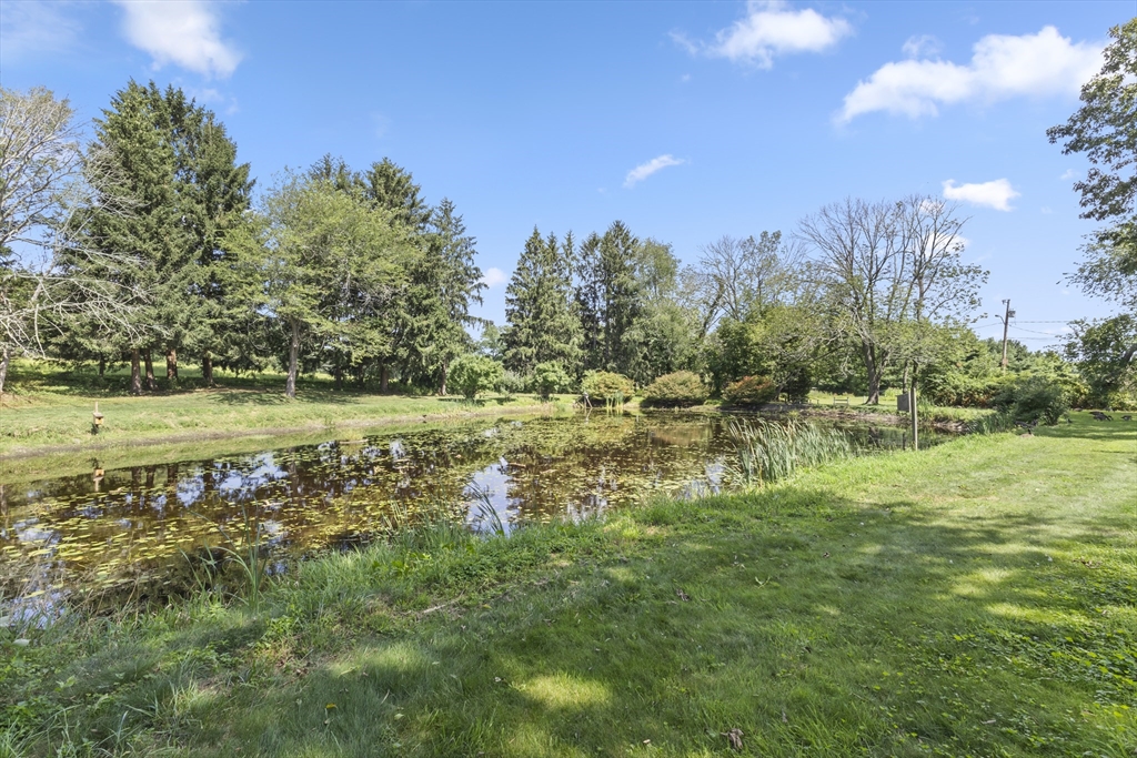 Swansea, Massachusetts, 02777, United States, 3 Bedrooms Bedrooms, ,2 BathroomsBathrooms,Residential,For Sale,2005350