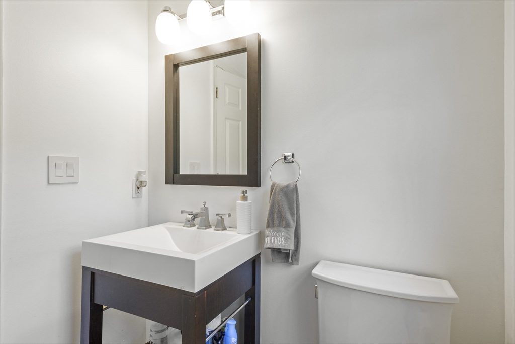 Bellingham, Massachusetts, 02019, United States, 3 Bedrooms Bedrooms, ,3 BathroomsBathrooms,Residential,For Sale,1938371