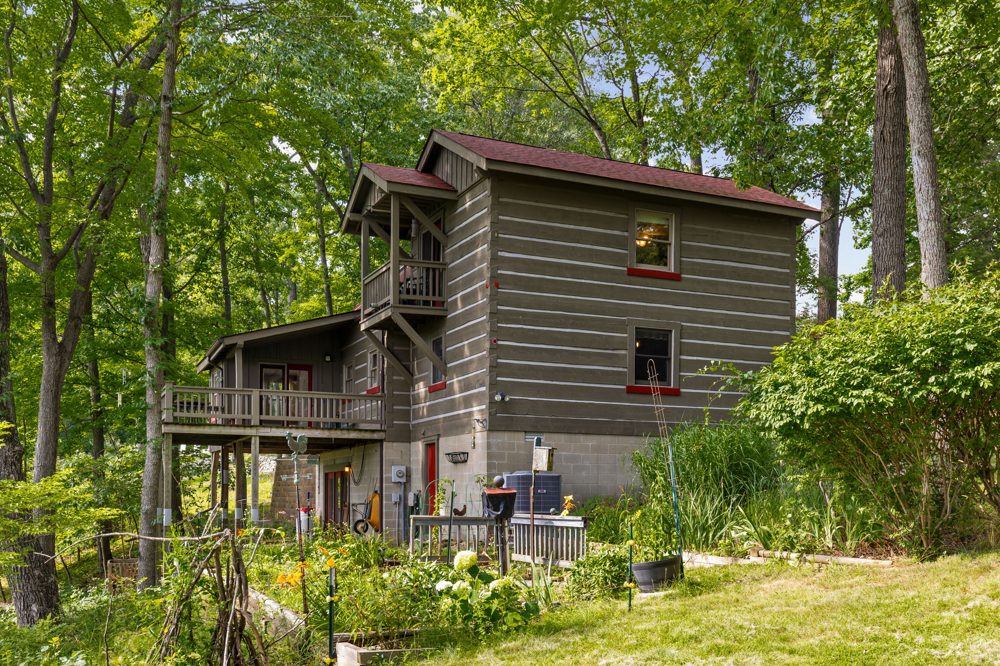  Authentic Log Home with Breathtaking Views of Brown County