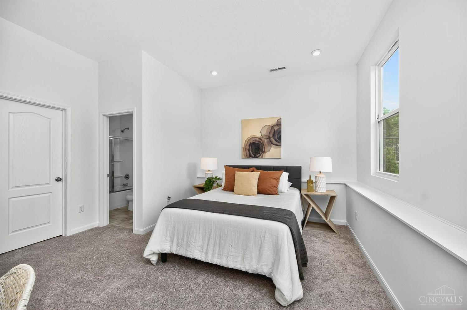 Turtle Creek Twp, Ohio, 45036, United States, 5 Bedrooms Bedrooms, ,4 BathroomsBathrooms,Residential,For Sale,1890162