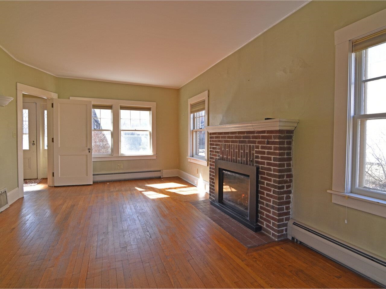 Burlington, Vermont, 05401, United States, 2 Bedrooms Bedrooms, ,2 BathroomsBathrooms,Residential,For Sale,1787470