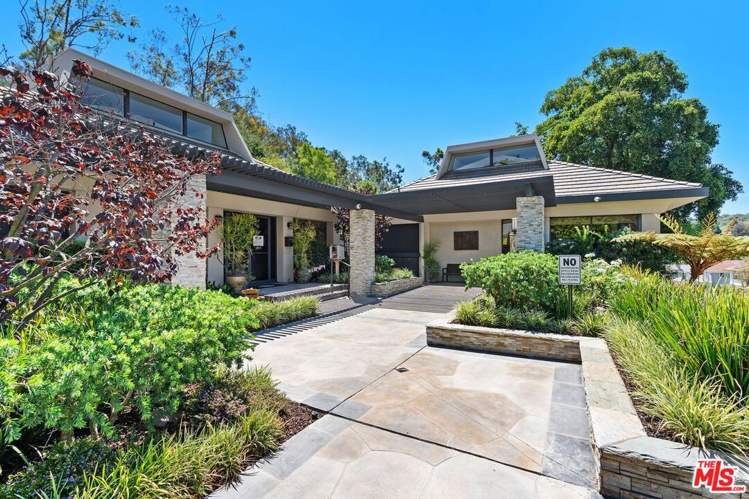 Los Angeles, California, 90077, United States, 3 Bedrooms Bedrooms, ,3 BathroomsBathrooms,Residential,For Sale,1933289