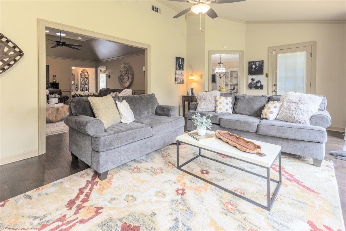 Collierville, Tennessee, 38017, United States, 4 Bedrooms Bedrooms, ,2 BathroomsBathrooms,Residential,For Sale,1911885