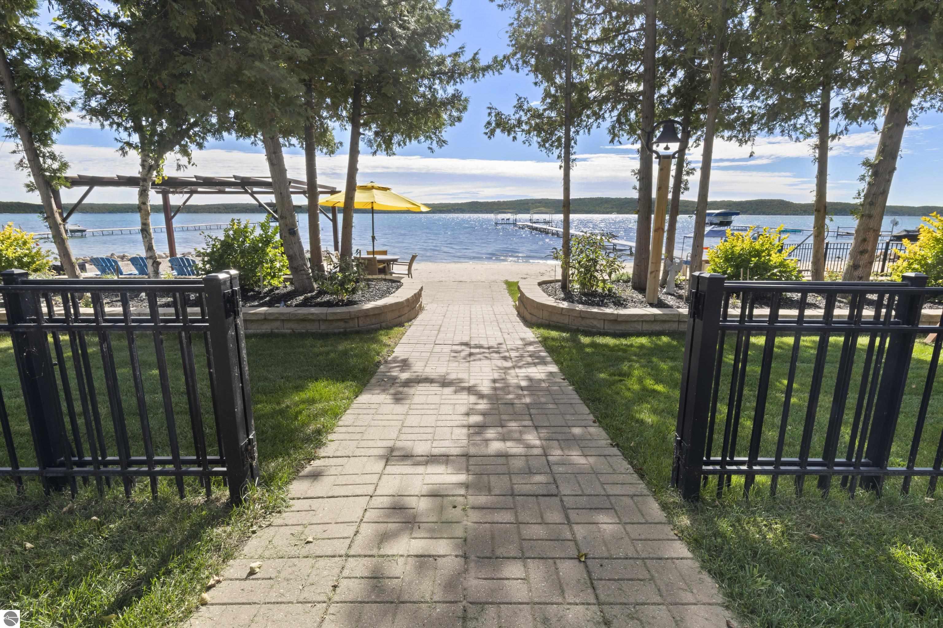 Crystal Dr, Beulah, MI 49617