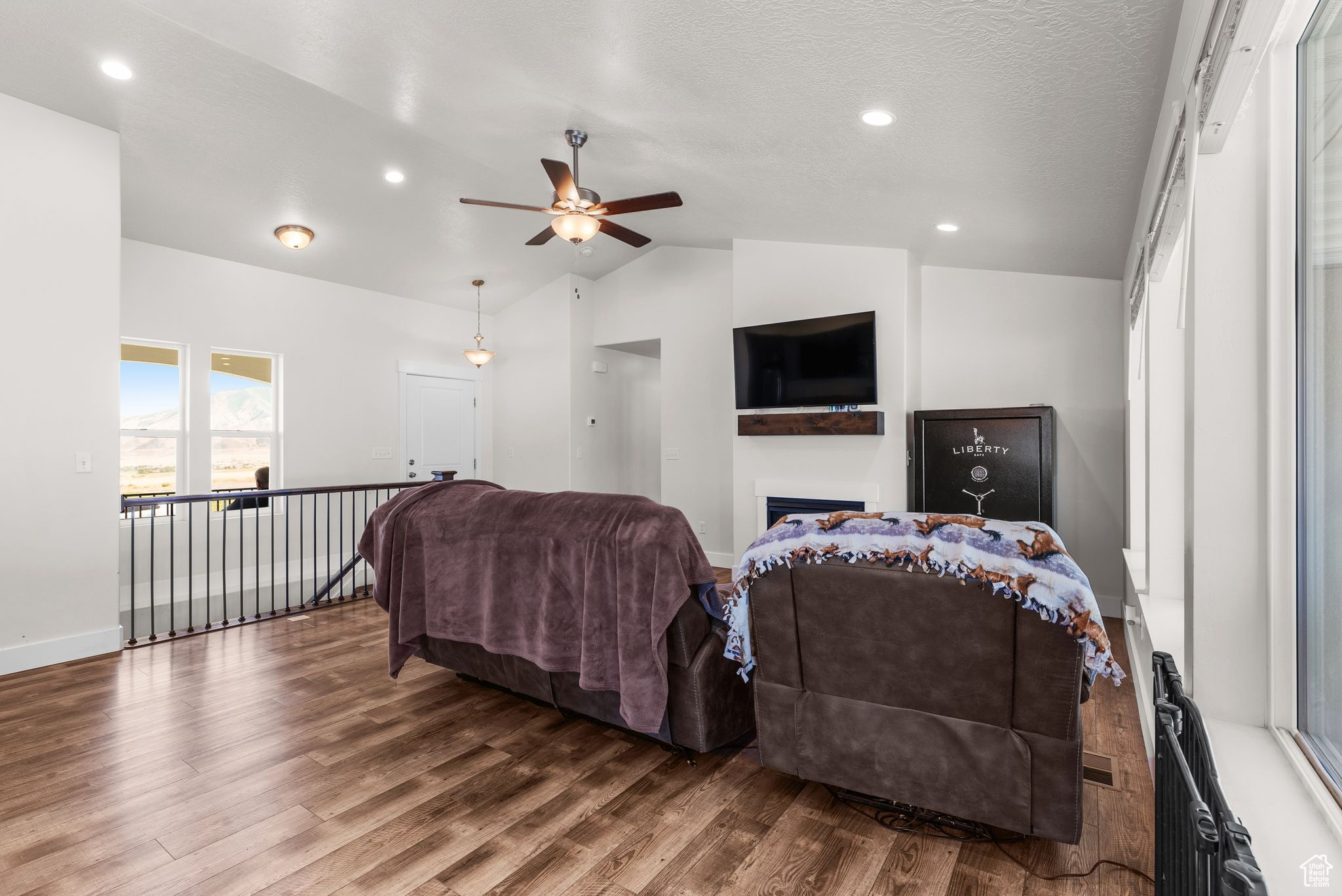 Tooele, Utah, 84074, United States, 5 Bedrooms Bedrooms, ,3 BathroomsBathrooms,Residential,For Sale,1907581