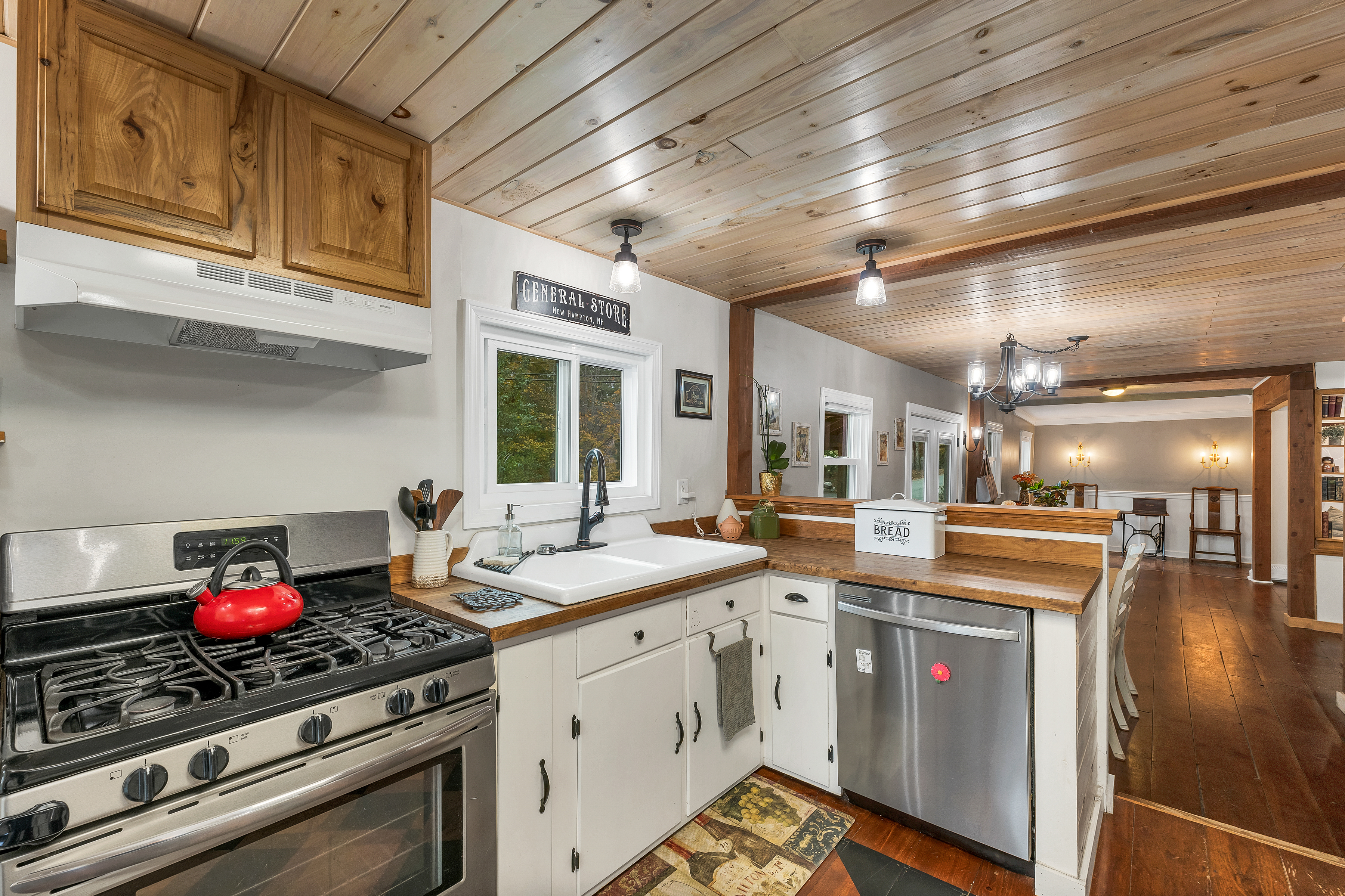 New Hampton, New Hampshire, 03256, United States, 3 Bedrooms Bedrooms, ,2 BathroomsBathrooms,Residential,For Sale,1976392