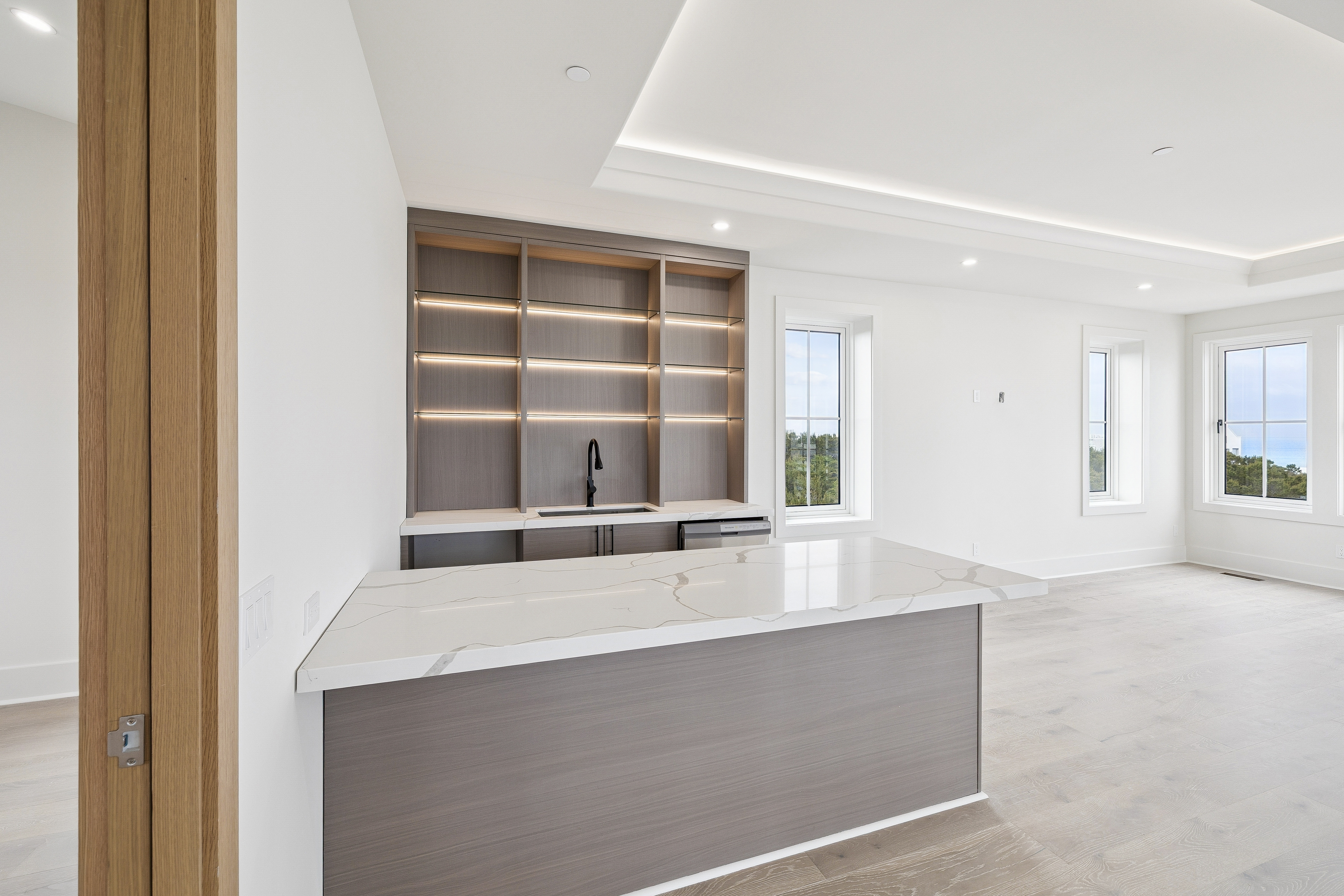  Stunning New Construction with Gulf Views, Courtyard Pool & Designer Finishes - 物件實景