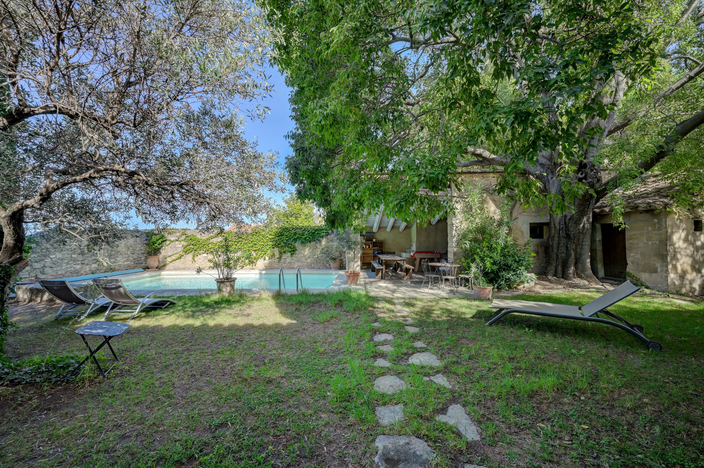  Characterful period house within walking distance of the center of Fontvieille. - 物件實景