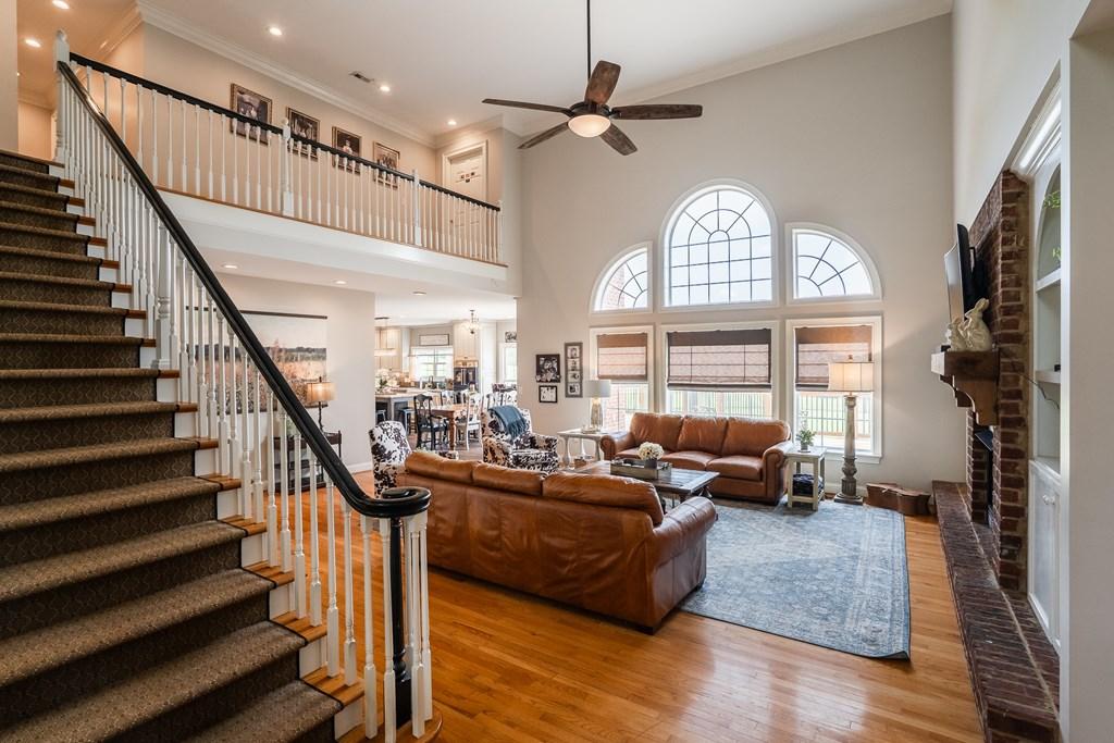 CHATSWORTH, Georgia, 30705, United States, 5 Bedrooms Bedrooms, ,6 BathroomsBathrooms,Residential,For Sale,1846610